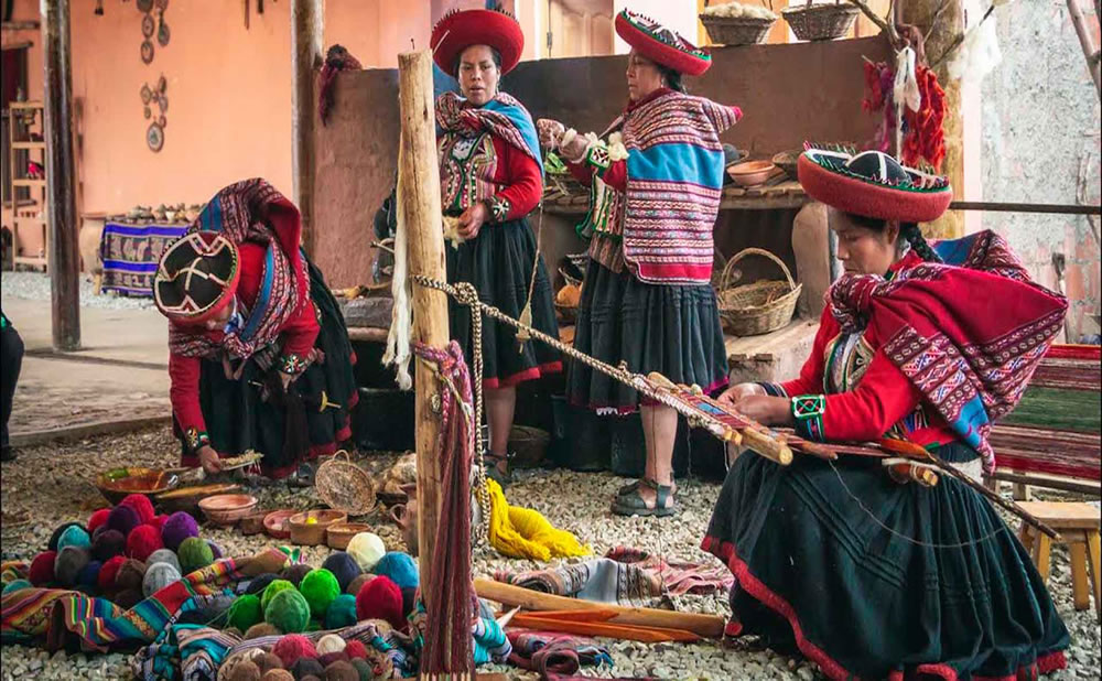 Chinchero centros textiles atractivo cusco