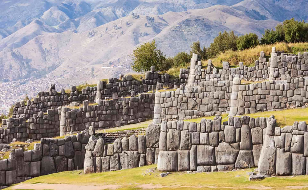 Explanada de sacsayhuaman peru turismo peruano