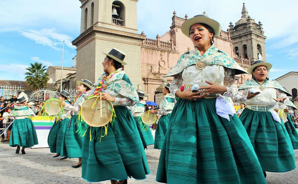 Festividad ayacucho carnaval ayacuchanas cantan turismo cultural