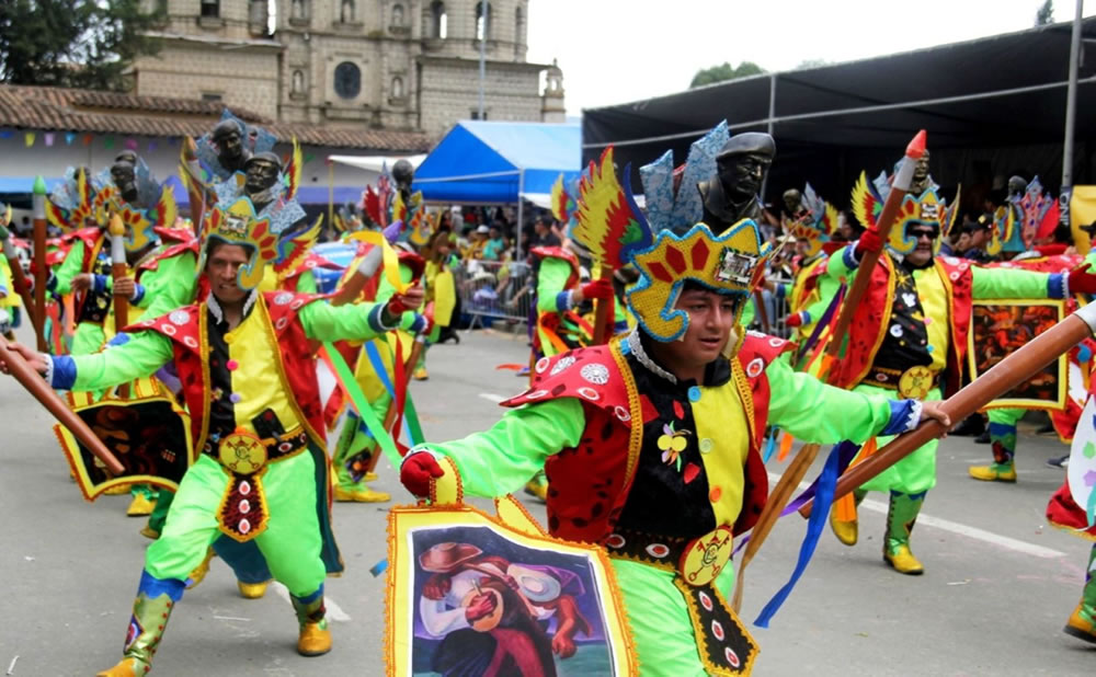 Fiesta cultural carnavales cusqueños vuelos cusco