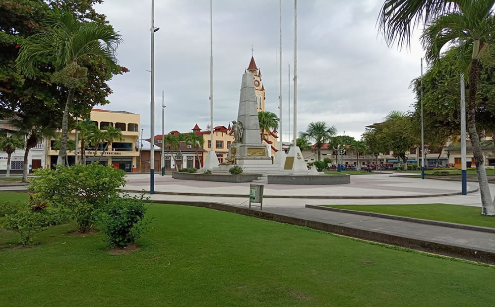 Plaza armas iquitos turismo cultural personalizado