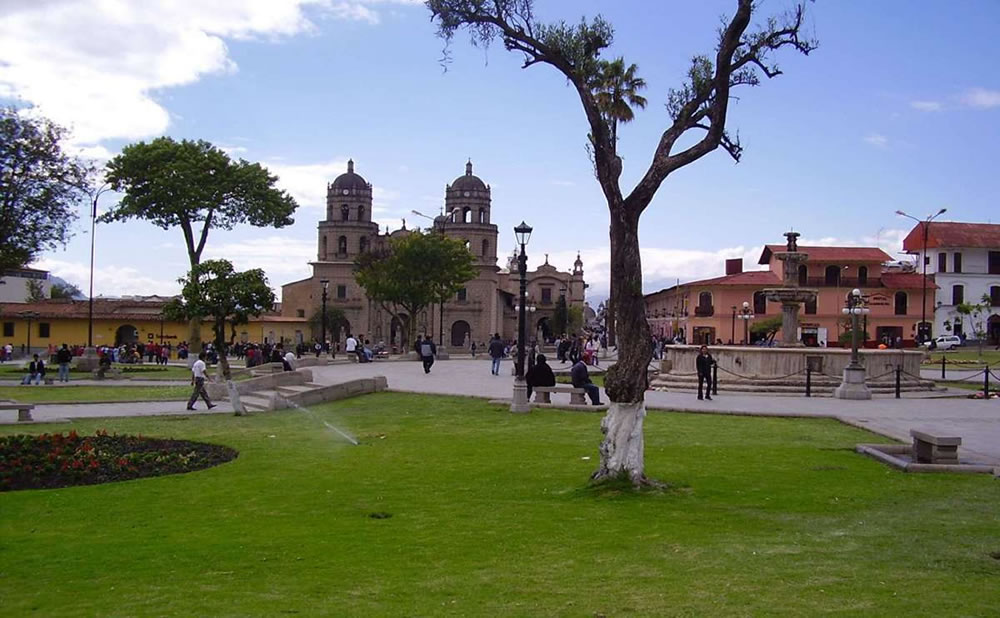 Plaza de armas atractivo popular viaje cajamarquino