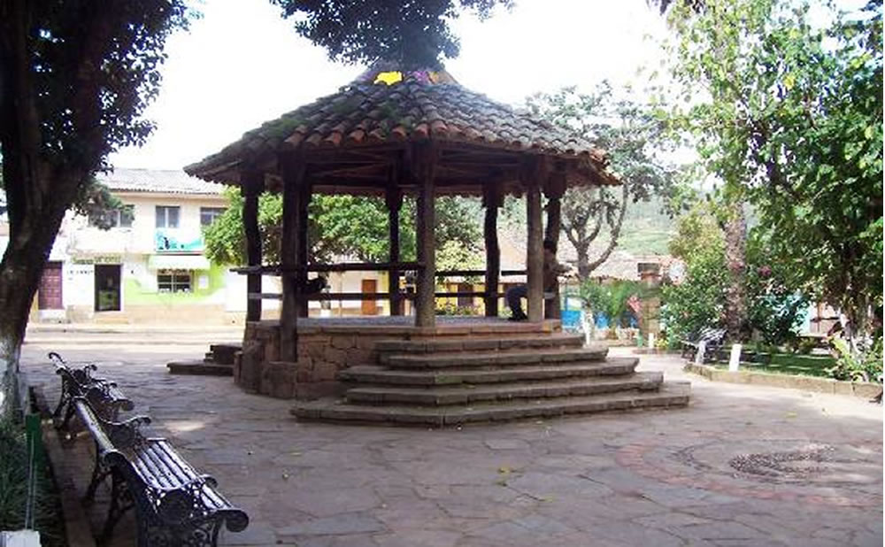 tour-cultural-bolivia-plaza-principal-samaipata Tour cultural bolivia plaza principal samaipata