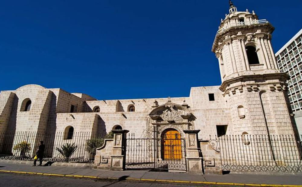 Tour cultural nacional museo de arte de santa teresa arequipa