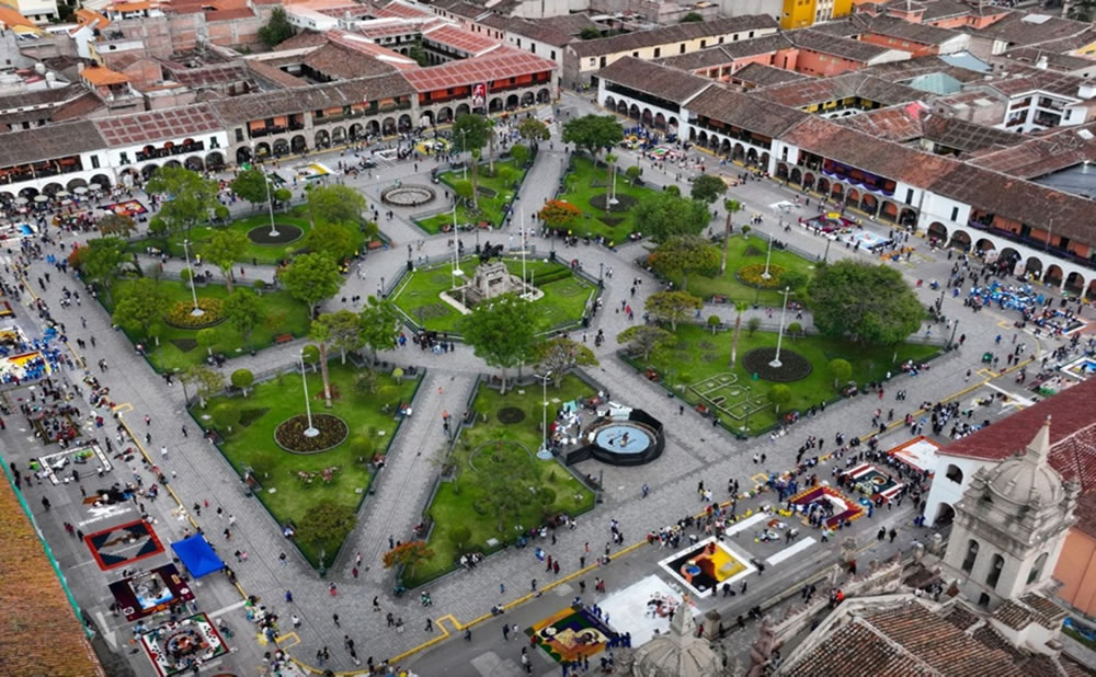 Turistas aniversario ciudad ayacucho 